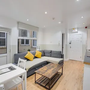 2 Bedroom For Up To 6 Nr Centre Apartment Cardiff